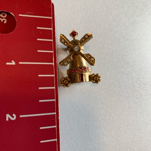 Vintage Windmill Brooch with spinning component. - Picture 5 of 5